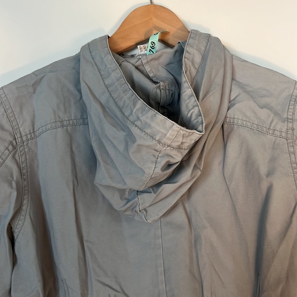 Beautiful Jacket - Picture 5 of 5